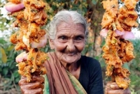 রান্নার ভিডিওতে ‘ইউটিউব স্টার’ ১০৬ বছরের বৃদ্ধা!