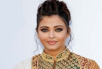 ৪৩ বছর বয়স তবুও সুন্দরের ডিব্বা ঐশ্বরিয়া!