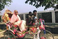 নেত্রকোণা গিয়েও রিকশায় চড়লেন প্রধানমন্ত্রী