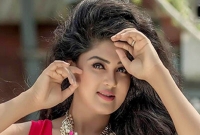  মৌসুমী হামিদের দেয়া যে দুটি স্ট্যাটাস নিয়ে ফেসবুকে তোলপাড়