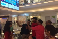    ওপার বাংলায় শপিং মলে শাকিব, ভক্তদের আবদারে নাজেহাল