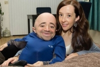 ২ ফুট বরের ৫ ফুট বউ!