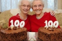 যমজ বোনের ১০০ তম জন্মদিন উদযাপন