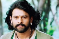 শিক্ষক রেখে হিন্দি রপ্ত করছেন বাহুবলীর প্রভাস