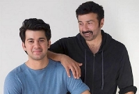 কেমন দেখতে সানি দেউলের ছেলে?