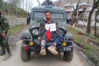 ‘আমি কাশ্মীরি, এটাই কি আমার অপরাধ?’