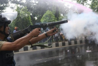  ভাস্কর্য সরানোর প্রতিবাদে বিক্ষোভ, জলকামান ও কাঁদানে গ্যাস নিক্ষেপ    