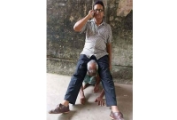 প্রধান শিক্ষকের কাণ্ড! অমানবিক সেই ছবির লোকটির পরিচয় মিলেছে