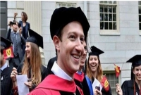 আজ নিজের বিশ্ববিদ্যালয়েই হাসির পাত্র হলেন জুকারবার্গ