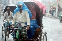 দেখছেন, রোজার প্রথমদিন বৃষ্টি নামলো, এইডা আল্লাহর কুদরত: রিকশাচালক সলিমুউদ্দিন