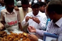 ‘হায় হায় মেয়র সাবের তো রোজা ভাইঙা যাইব’