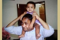 নিজ কন্যাকে নিয়ে আহ্লাদে আটখানা হয়ে যা বললেন রেলমন্ত্রী