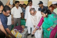 নিষ্ঠুর সন্তানদের কারণে শিয়ালের কামড়ে আহত সেই বৃদ্ধা এখন হাসপাতালে