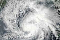 ১৩৫ কিমি বেগে কক্সবাজারের টেকনাফে আঘাত হেনেছে ঘূর্ণিঝড় ‘মোরা’