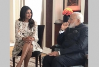 মোদির সামনে পশ্চিমা পোশাক পরে বিতর্কে প্রিয়াঙ্কা