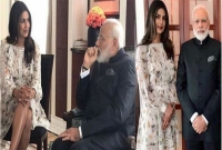 মোদির সাথে দেখা করতে গিয়ে বেকায়দায় প্রিয়াঙ্কা    