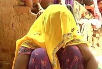 যৌতুক না পেয়ে বউয়ের কপালে ‘বাবা চোর’ লিখে দিল স্বামী