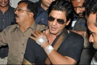 অল্পের জন্য বড় ধরনের দুর্ঘটনা থেকে প্রাণে বেঁচে গেলেন শাহরুখ