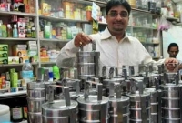 রোজ ৫০০ জন অসহায় বৃদ্ধ-বৃদ্ধাকে খাওয়ান এই চিকিৎসক!