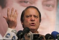 বিব্রতকর পরিস্থিতিতে আছেন নওয়াজ শরিফ