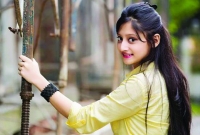 স্কুলের গণ্ডি না পেরোতেই দুই ছবির নায়িকা এই মেয়েটি!