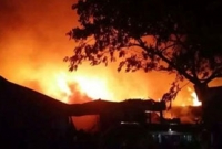 বাজারে আগুন, তালাবদ্ধ দোকানে আটকা পড়ে শিশুর মৃত্যু বাজারে আগুন, তালাবদ্ধ দোকানে আটকা পড়ে শিশুর মৃত্যু