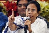 শ্বশুরের কামাই, খাচ্ছে জামাই:  মমতা