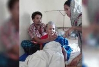 ‘শেয়ালে পা কামড়ানো’ সেই মা অনেক কষ্ট নিয়ে যা চাইলেন