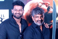 ‘বাহুবলী ২’-এর নায়ক প্রভাসের এক গোপন কথা ফাঁস করলেন পরিচালক রাজামৌলি