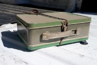 বাড়ির পিছনে পড়ে ছিল বহু বছরের পুরনো বাক্স, খুলতেই বদলালো দম্পতির ভাগ্য