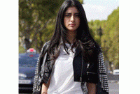 অনলাইনে উত্তাপ ছড়াচ্ছে অমিতাভ নাতনির ছবি