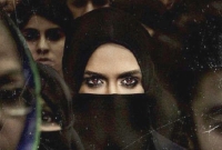 নেকাবের আড়ালে কে এই নায়িকা?