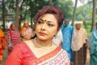 গাজীপুরের বৃদ্ধাশ্রমে চিত্রনায়িকা রোজিনা, হঠাৎ কাছে পেয়ে আবেগে আপ্লুত সবাই