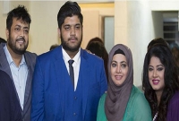 ছেলের রেস্তোরাঁয় জমিয়ে আড্ডা দিলেন মৌসুমী-সানি