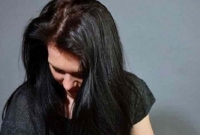 দামি মোবাইলের জন্য এ কি করলেন সুন্দরী কলেজ ছাত্রী!