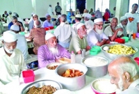 বৃদ্ধাশ্রমে অন্যরকম ইফতার অসহায় বাবা-মাদের