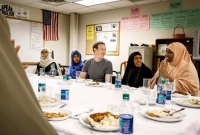 ইফতার করলেন ফেসবুকের মালিক মার্ক জাকারবার্গ