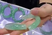 হাত থেকে মাটিতে পড়ে ভেঙে যায় ২৮ লাখ টাকার ব্রেসলেট, সাথে সাথেই অজ্ঞান মহিলা