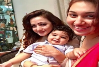 সুজানার কোলে শাকিব-অপুর সন্তান জয়-ফেসবুকে চলছে লাইক আর কমেন্টের ঝড়