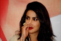 প্রিয়াঙ্কার জীবনী নিয়ে বই লেখা হোক : মধু চোপড়া