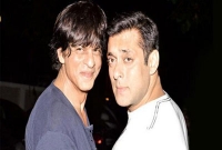 সালমানকে গাড়ি উপহার দিলেন শাহরুখ