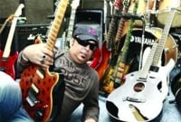 অভিমান করে গিটার বিক্রি করে দিচ্ছেন আইয়ুব বাচ্চু