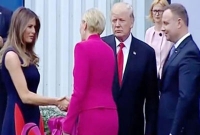 করমর্দনের জন্য হাত বাড়িয়ে বিড়ম্বনায় ট্রাম্প, ভাইরাল ভিডিও