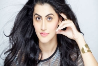 সালমানের জন্য মুখিয়ে আছে তাপসী পান্নু