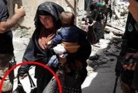 শিশু কোলে মহিলার আত্মঘাতী বিস্ফোরণ! এটা ঠিক আগের মুহূর্তের ছবি