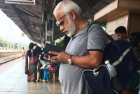 গ্রামের স্টেশনে প্রধানমন্ত্রী! টুইটারে রঙ্গ করতে গিয়ে বিপাক! 