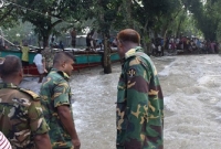  সিরাজগঞ্জে ভেঙে যাওয়া বাধ মেরামতে সেনাবাহিনী