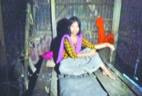 ৬ বছর ধরে শিকলবন্দী স্কুলছাত্রী ফাতেমা  ৬ বছর ধরে শিকলবন্দী স্কুলছাত্রী ফাতেমা
