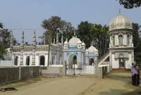 ৮৬ বছর থেকে ১ মিনিটের জন্যও পবিত্র কোরআন তেলাওয়াত বন্ধ হয়নি ধনবাড়ির এই মসজিদে