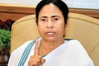  শেখ হাসিনার কুশপুত্তলিকা পোড়ানোয় মমতা ব্যানার্জির ক্ষোভ